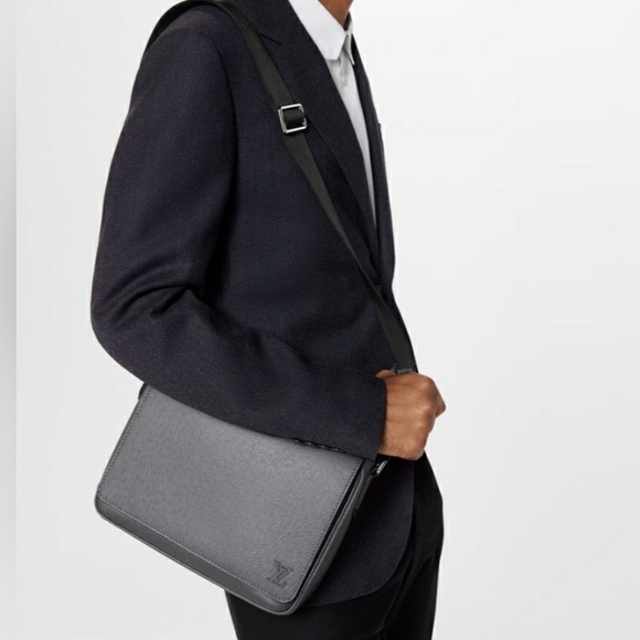 Louis Vuitton District PM Leather Men Shoulder Bag - Glacier - Picture 15 of 15